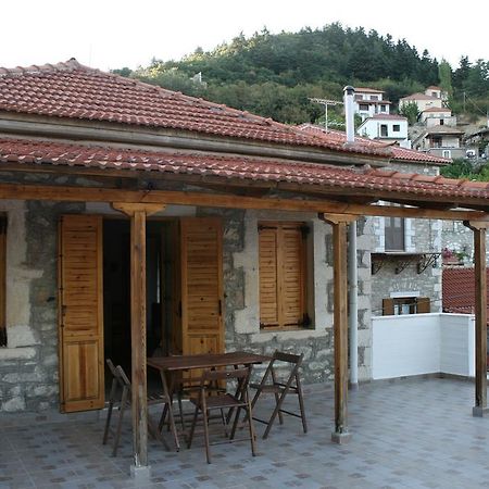 Maleatis Apollo Guesthouse Kosmas Bagian luar foto