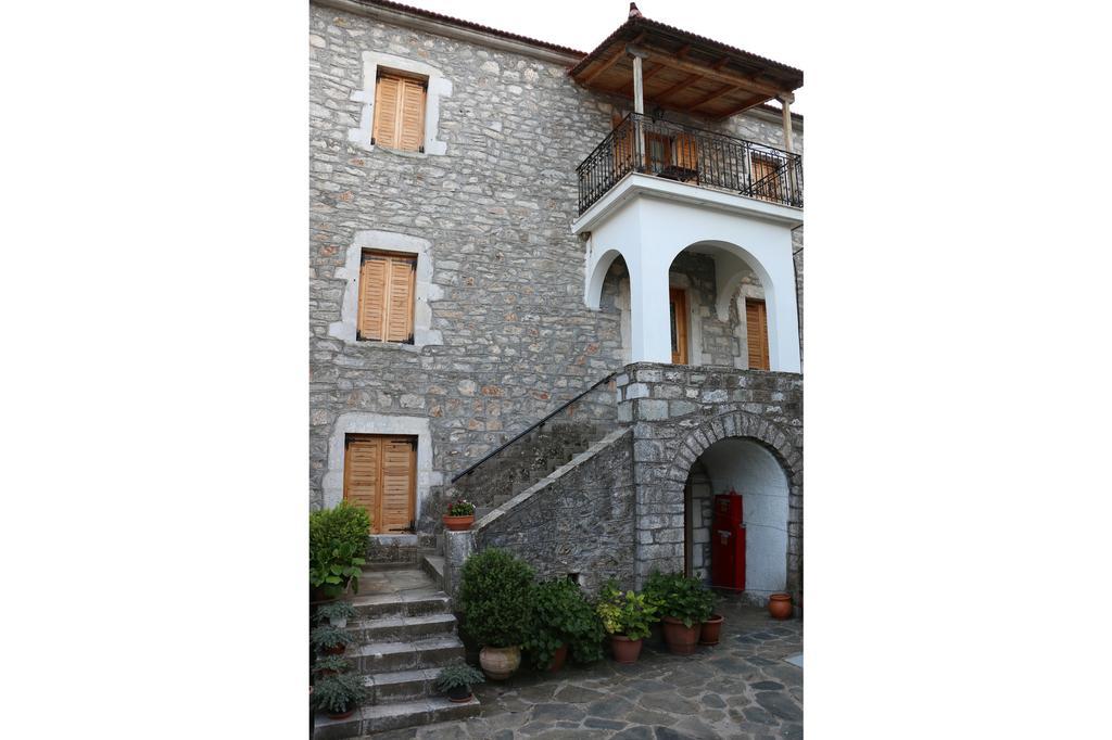 Maleatis Apollo Guesthouse Kosmas Bagian luar foto