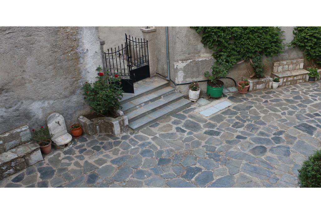 Maleatis Apollo Guesthouse Kosmas Bagian luar foto
