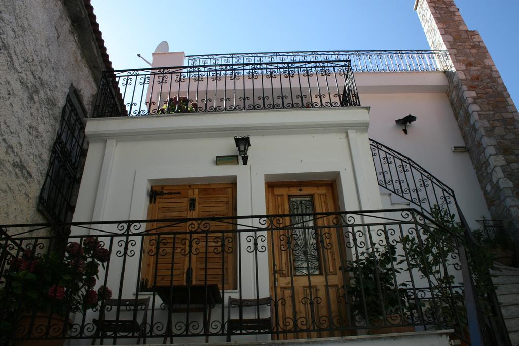 Maleatis Apollo Guesthouse Kosmas Bagian luar foto