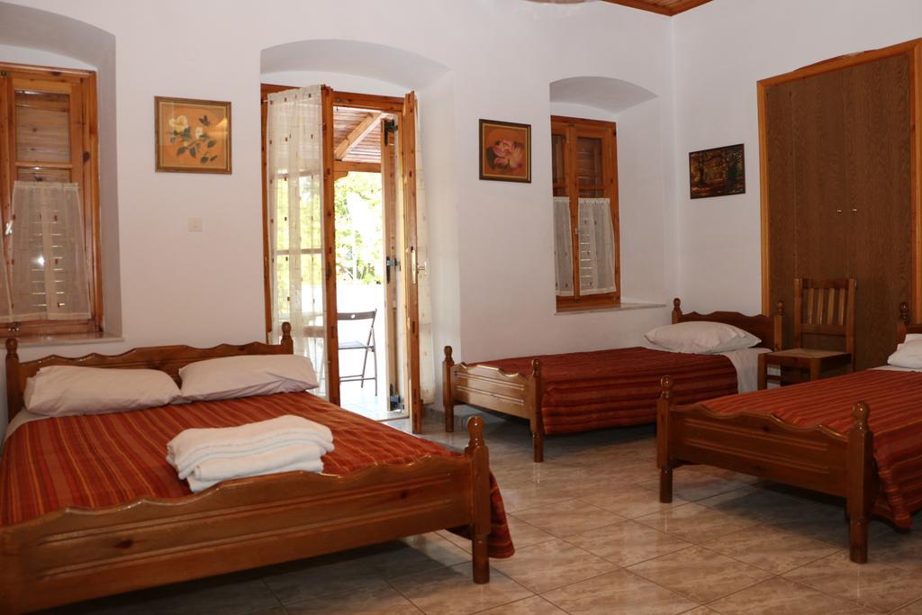 Maleatis Apollo Guesthouse Kosmas Bagian luar foto