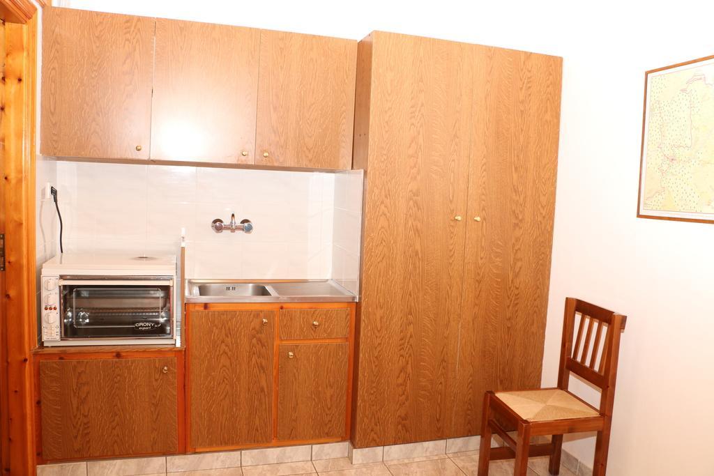 Maleatis Apollo Guesthouse Kosmas Bagian luar foto